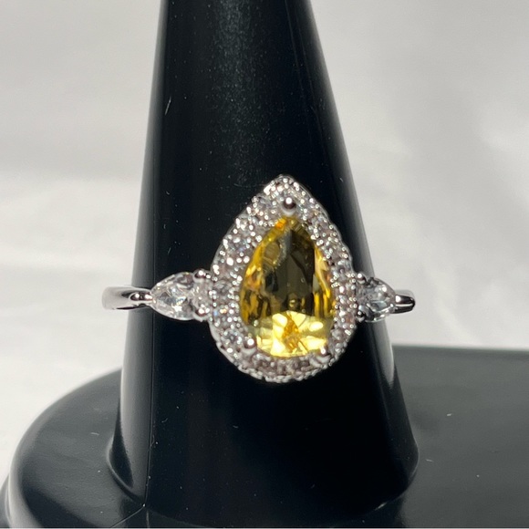 925 Sterling Silver Pear-Shaped Yellow Engagement Ring - Picture 6 of 12
